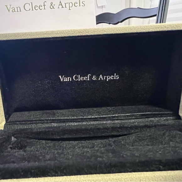 Van Cleef Arpels 5 Motif Bracelet White Gold - Picture 8 of 15